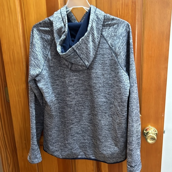 Under Armor med size hoodie - Picture 2 of 3